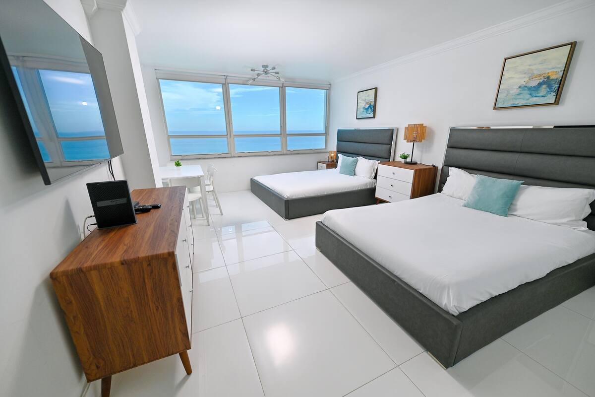 Comfort Studio, 2 Queen Beds, Ocean View, Beachside