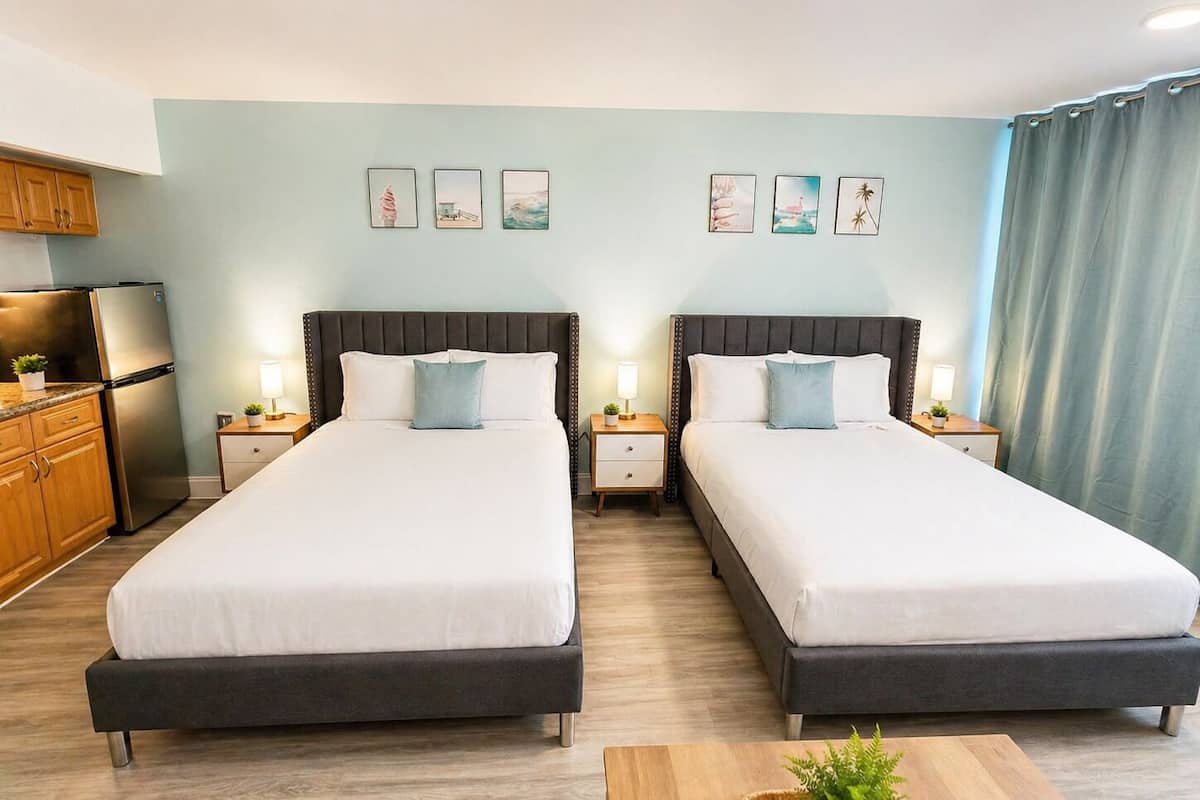 Studio, 2 Queen Beds, Bay View