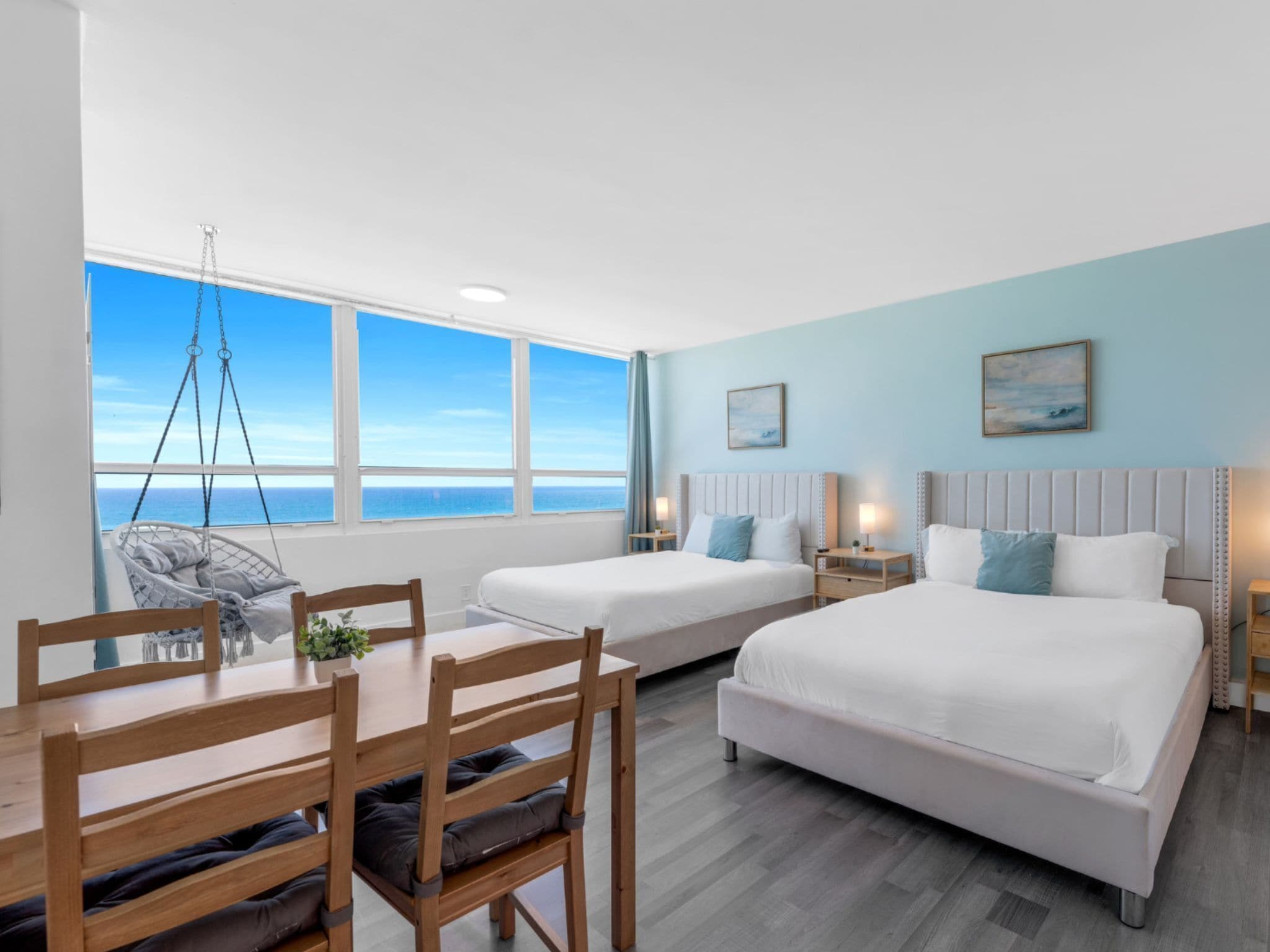 开间, 2 张大床, 简易厨房, 海洋景观 | 1 多间卧室、特色家居、办公桌、笔记本电脑工作区