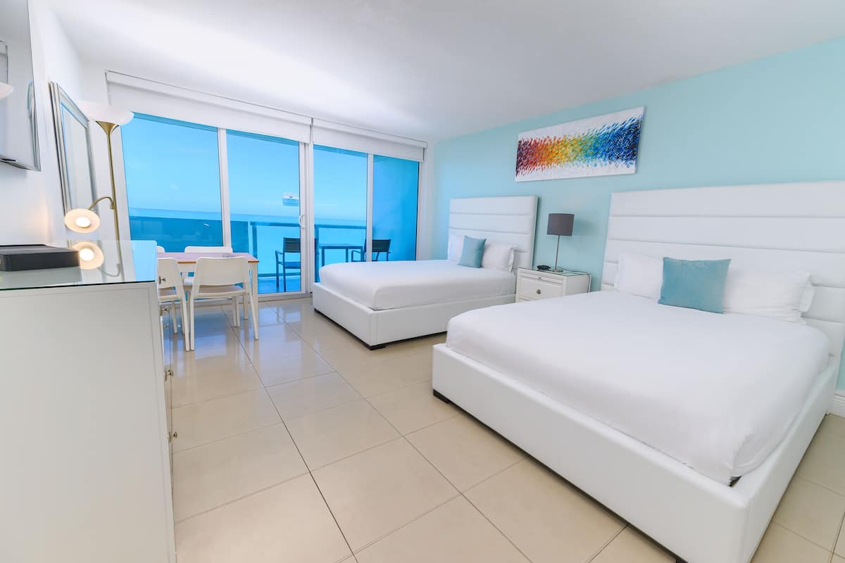 Studiolejlighed - 2 queensize-senge - havudsigt | 1 soveværelse, individuel indretning, skrivebord