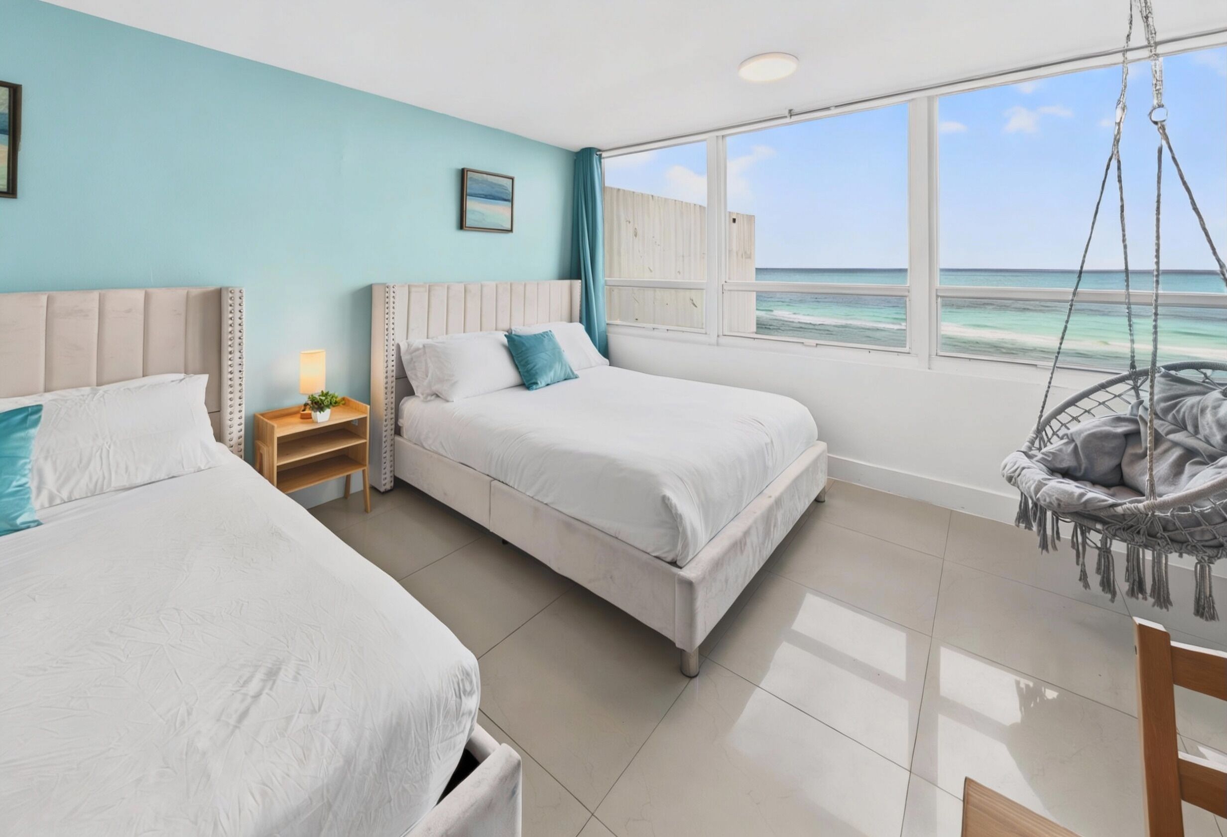 開放式客房, 2 張加大雙人床, 可使用泳池, 部分海景 | 1 間睡房、獨特裝修、書桌、手提電腦工作空間