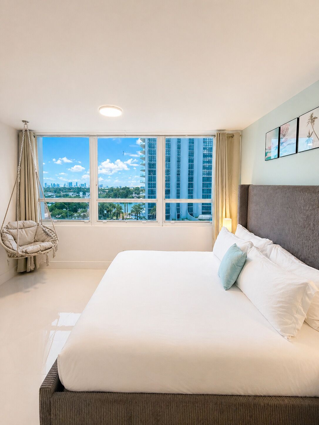Comfort Studio, 1 King Bed with Sofa bed, Bay View | Individually decorated, individually furnished, laptop workspace