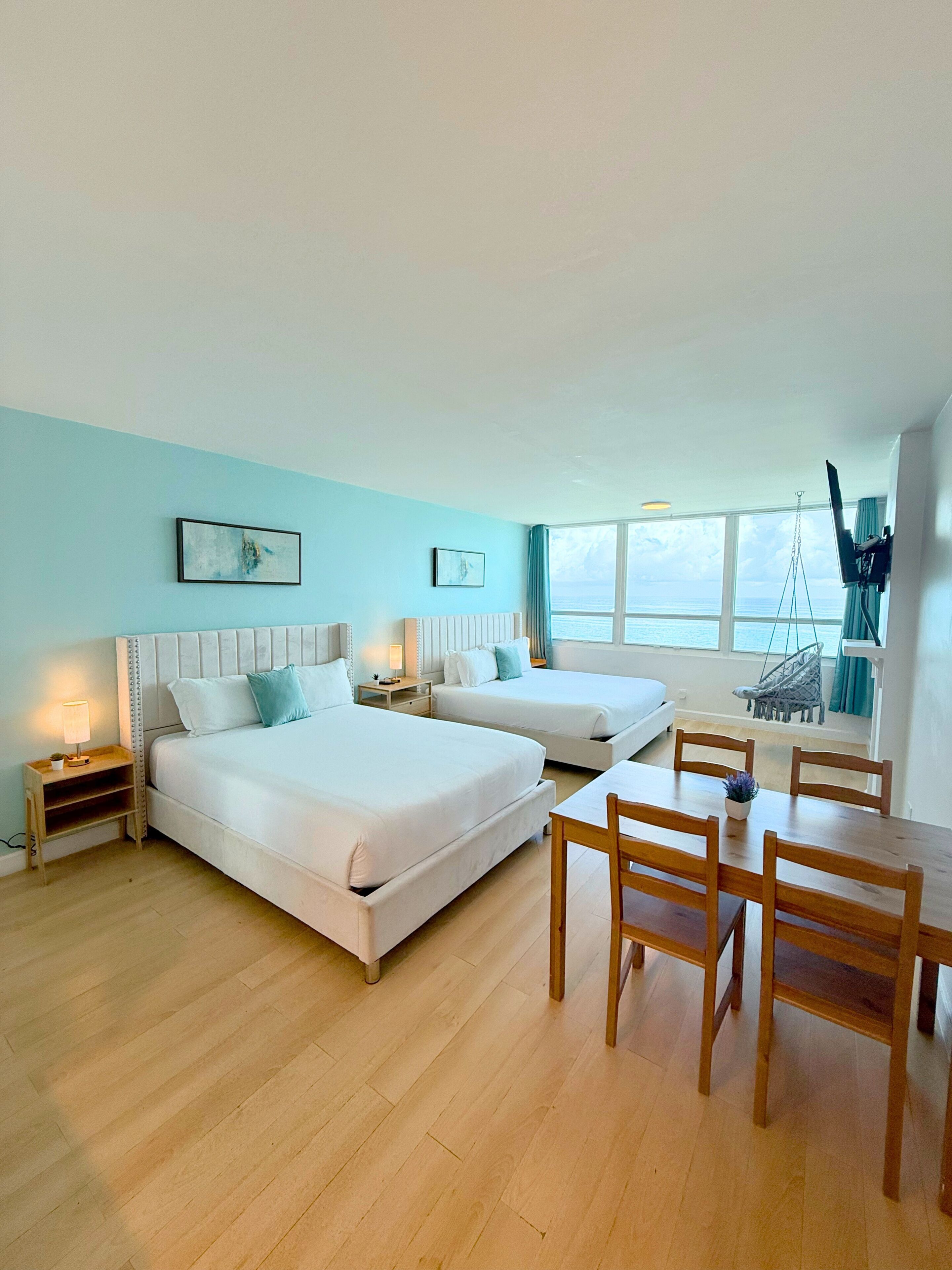 舒適開放式客房, 2 張加大雙人床, 可使用泳池, 海景 | 客房景觀