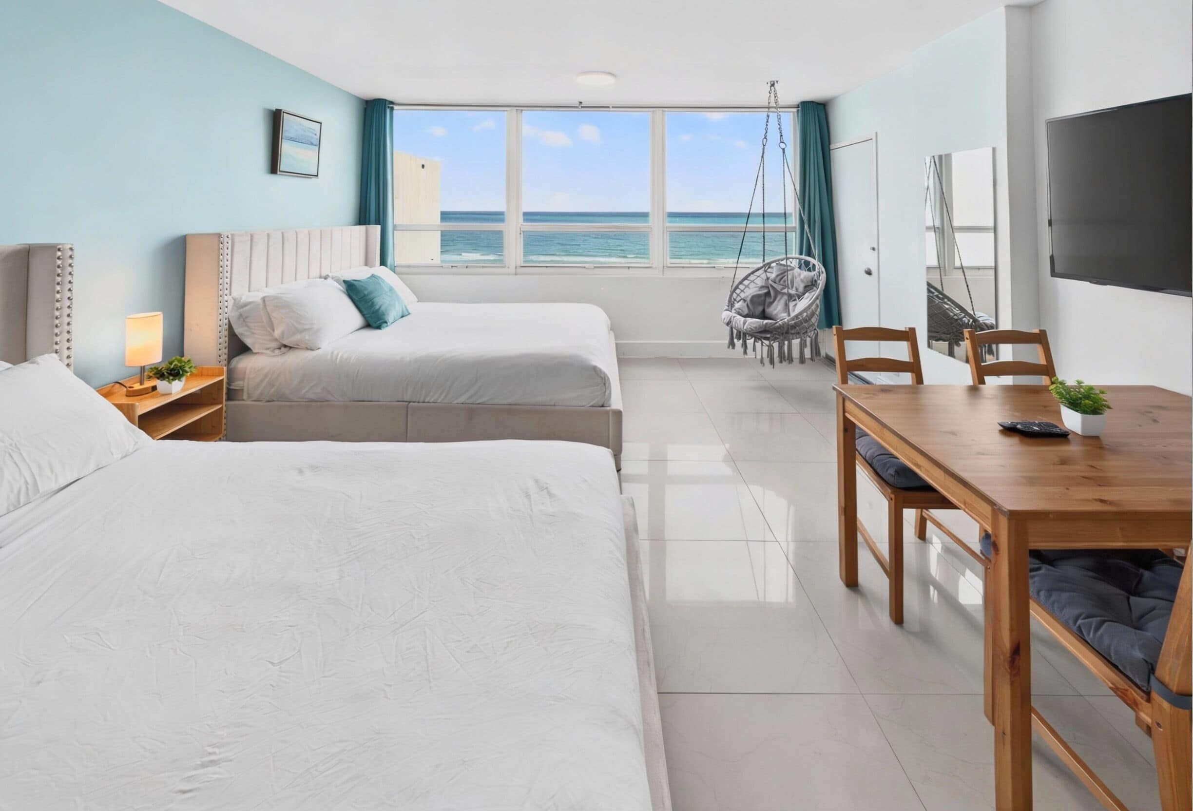 开间, 2 张大床, 使用泳池, 部分海景 | 1 多间卧室、特色家居、办公桌、笔记本电脑工作区