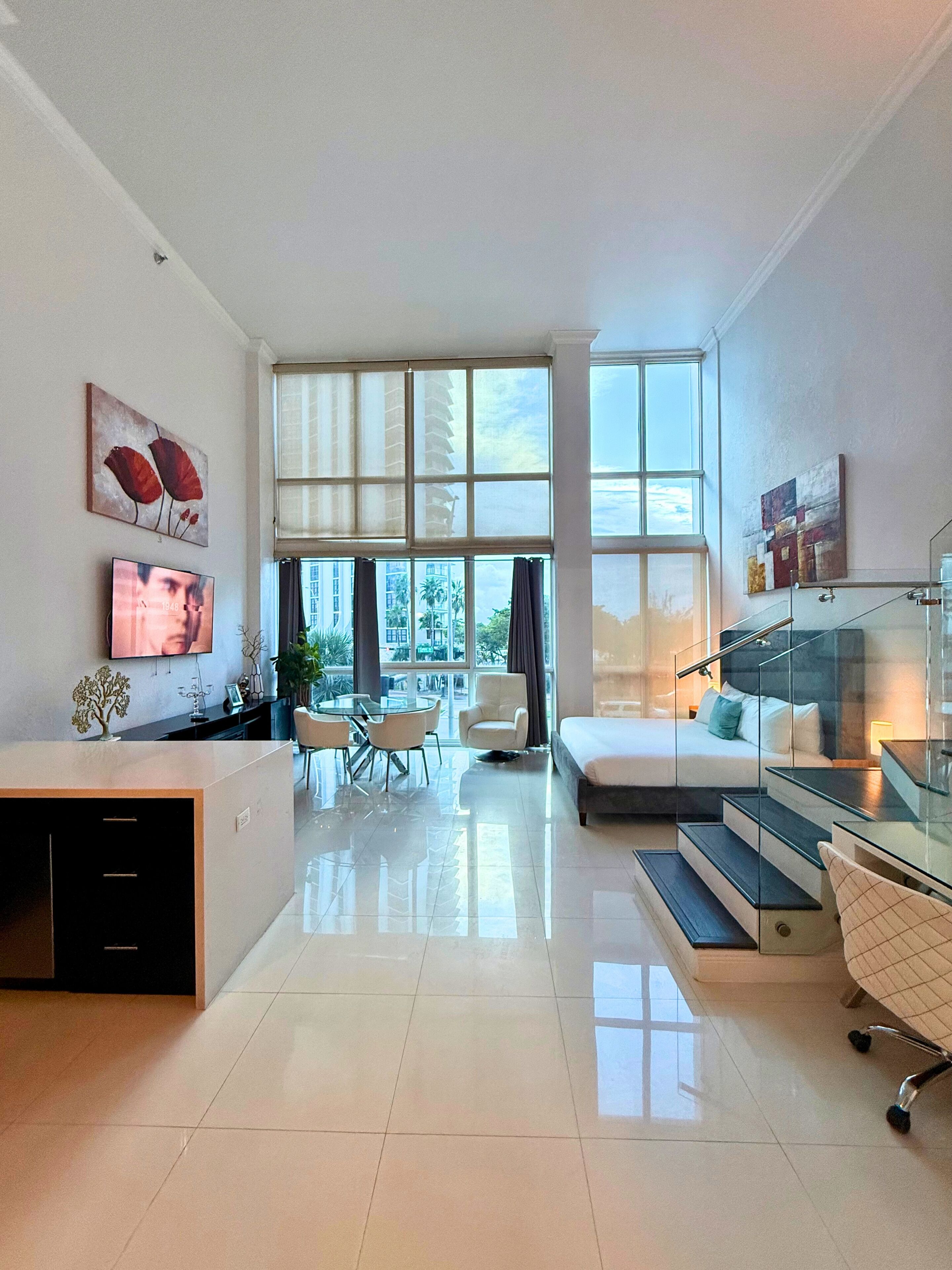 Loft básico | 1 dormitorio, mobiliario individual, escritorio