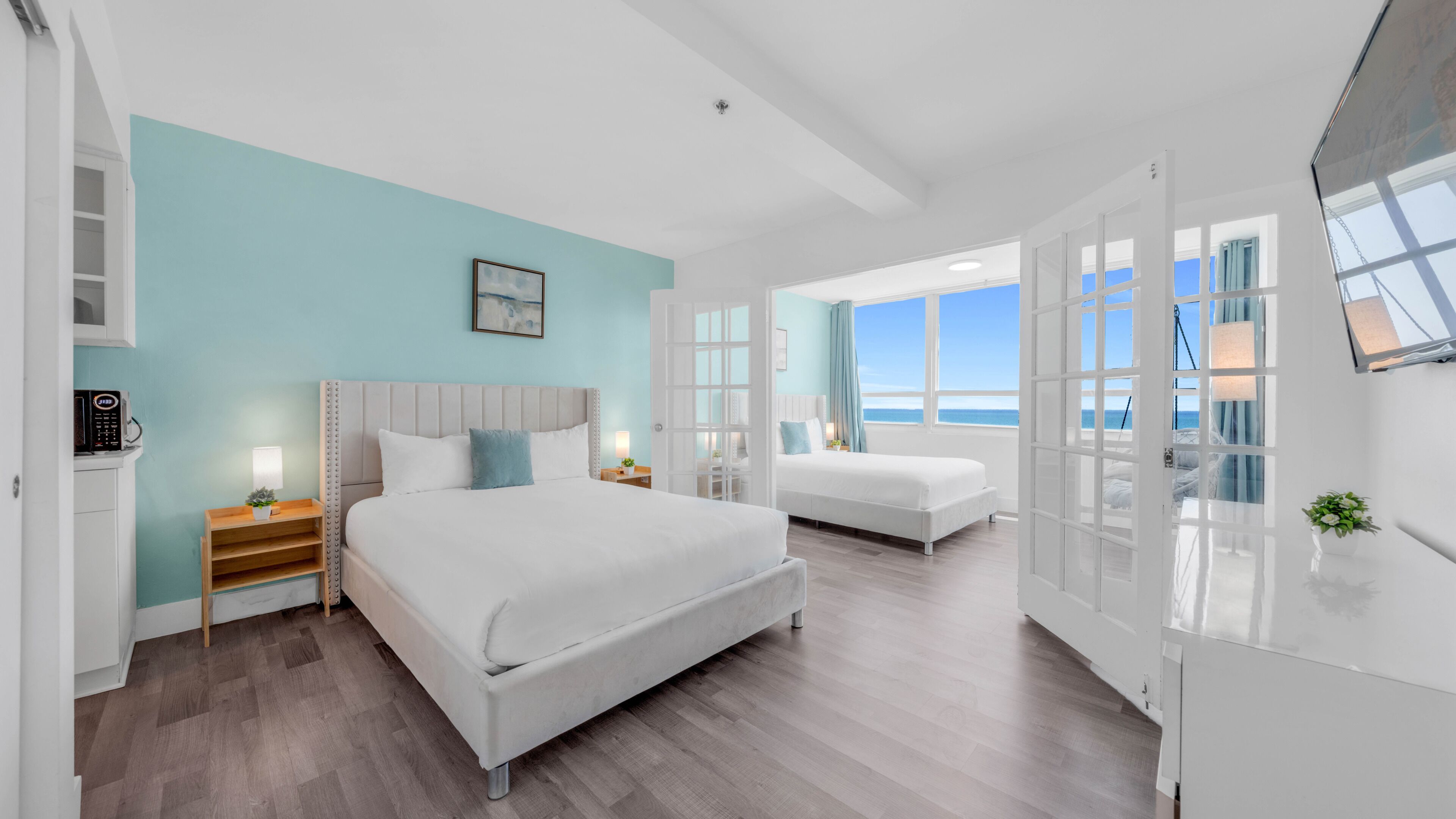 開放式客房, 2 張加大雙人床, 小廚, 海景 | 1 間睡房、獨特裝修、書桌、手提電腦工作空間