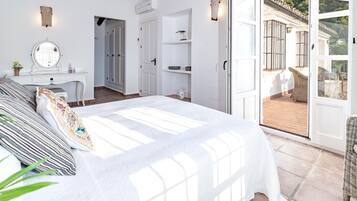 3 slaapkamers, een strijkplank/strijkijzer, gratis wifi, beddengoed