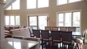 Interior - Stylish Home close to Kalahari, Camelback, Water parks, casino! (Clifton)