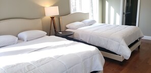3 bedrooms, iron/ironing board, free WiFi, bed sheets - Stylish Home close to Kalahari, Camelback, Water parks, casino! (Clifton)