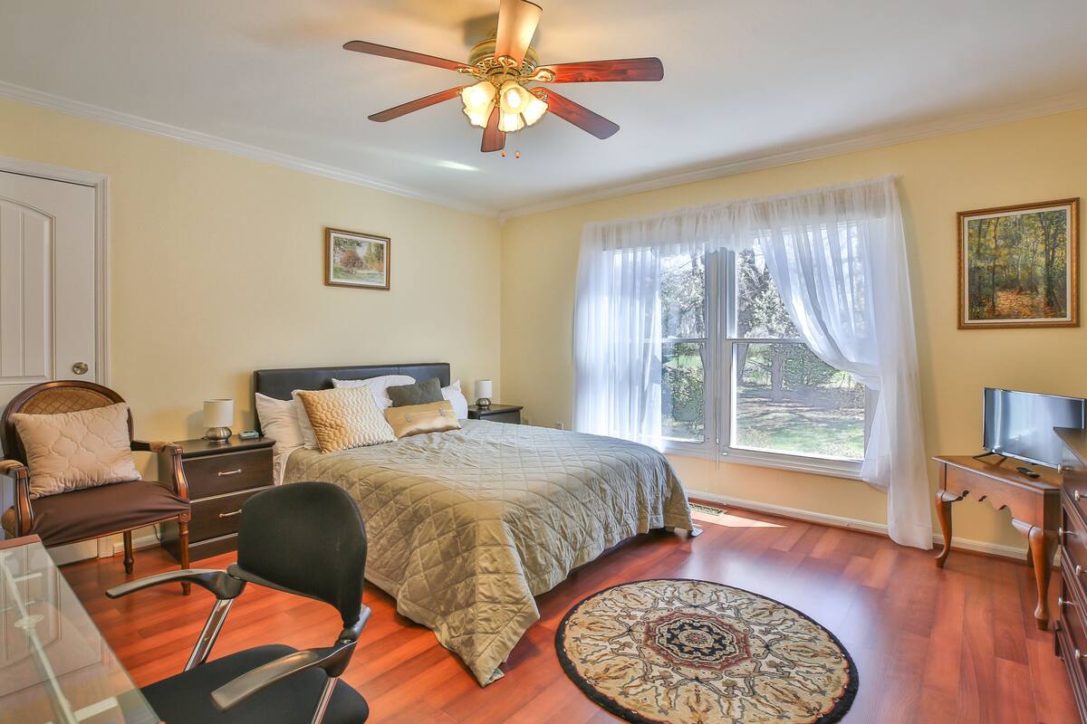Double or Twin Room, 1 Queen Bed, Accessible, Garden View | Egyptian cotton sheets, premium bedding, down comforters