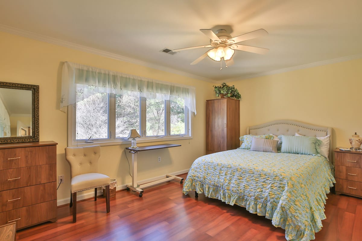 Deluxe-Zimmer, 1 Queen-Bett, barrierefrei, Blick auf den Innenhof
