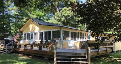Spacious Cottage with Lake Access in quiet lakeside community