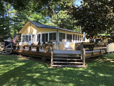 Spacious Cottage with Lake Access in quiet lakeside community