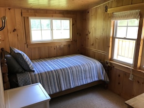 3 Schlafzimmer, Schreibtisch, Bügeleisen/Bügelbrett, Reisekinderbett