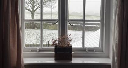 Traditional cottage with stunning views and walks on the doorstep.