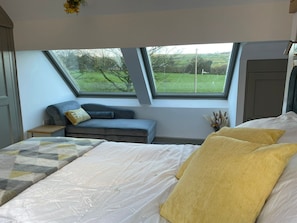 3 slaapkamers, een strijkplank/strijkijzer, reisbedje, gratis wifi