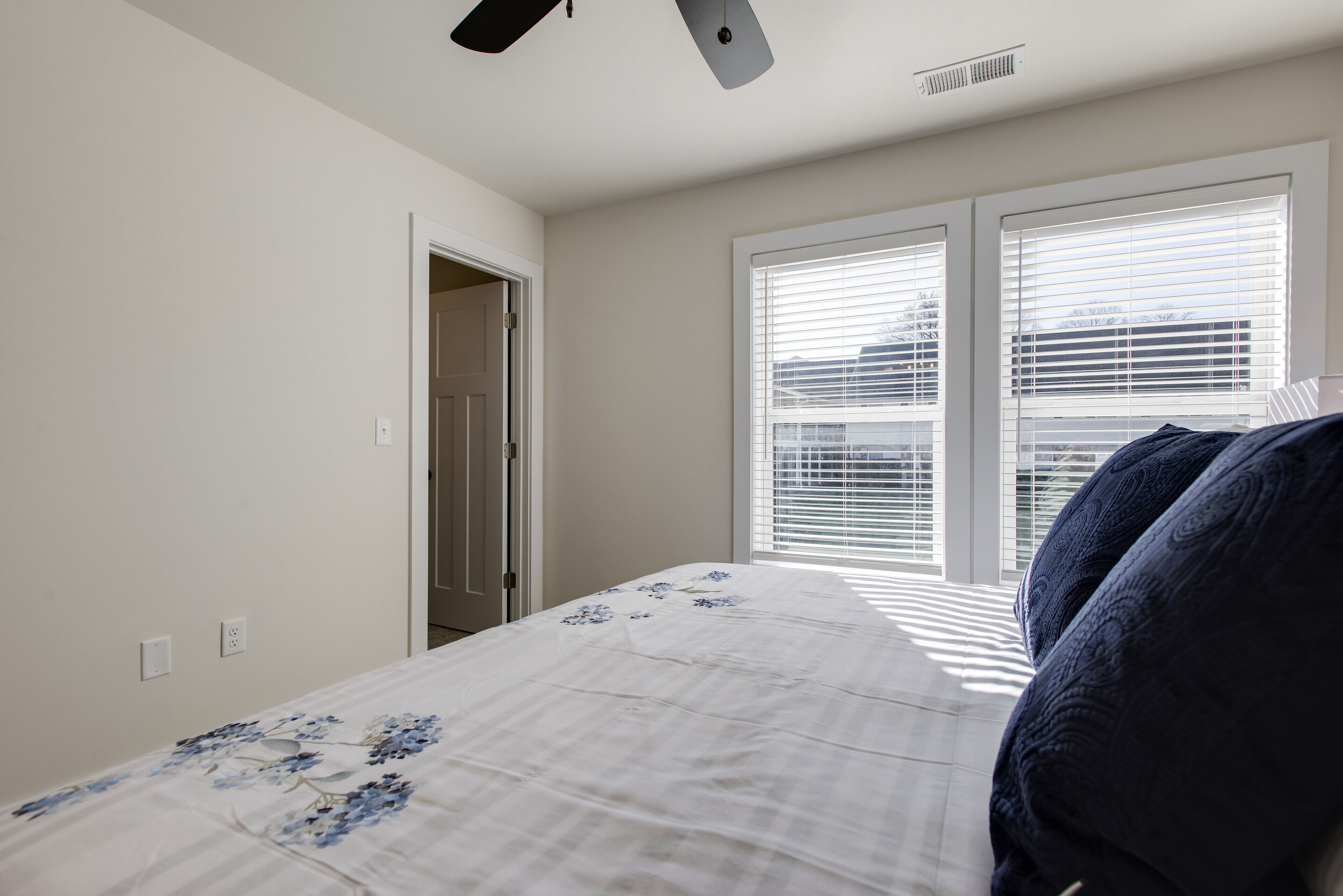 3 soverom, strykejern/-brett, wi-fi (inkludert) og sengetøy