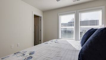 3 bedrooms, iron/ironing board, free WiFi, bed sheets