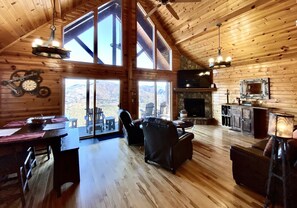 تلفزيون ذكي، مدفأة، مشغل دي في دي