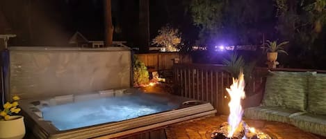 Outdoor spa tub
