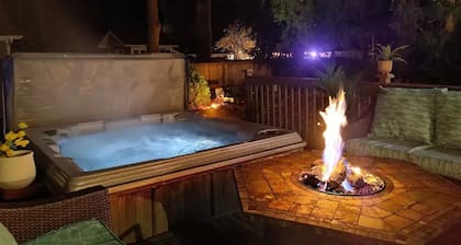 Perfect Getawayâ
King Suiteâ
Private Hot Tubâ
Fire Pit