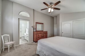 3 bedrooms, iron/ironing board, travel crib, free WiFi - Family Friendly fun! (San Tan Valley)