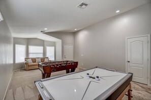 Games room - Family Friendly fun! (San Tan Valley)