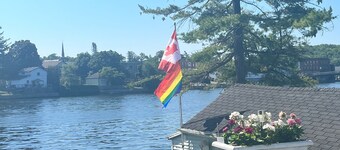 The Blue River Cabin|Riverfront Cozy Sunny Retreat