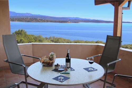Dreifahnenhaus mit Blick auf den Golf von Porto-Vecchio / ruhige Lage
