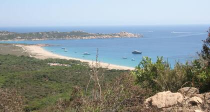 Three-flag house with a view of the Gulf of Porto-Vecchio / quiet location