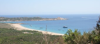 Three-flag house with a view of the Gulf of Porto-Vecchio / quiet location