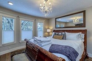 4 bedrooms, iron/ironing board, free WiFi, bed sheets