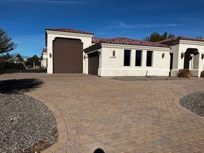 Exterior - Golf Course Home - Sit in the pool/hot tub and enjoy the sunset & fairway views. (Lake Havasu City)