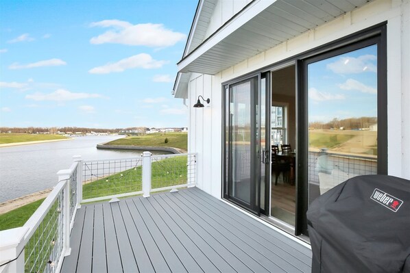 House (Boat House) | Exterior