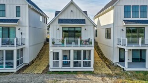 Hus (Make It A Double #30WW) | Exteriör