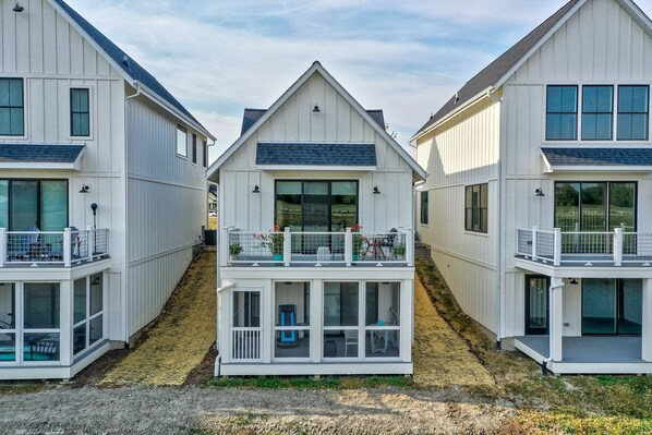 Hus (Make It A Double #30WW) | Exteriör