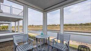 Hus (Make It A Double #30WW) | Exteriör