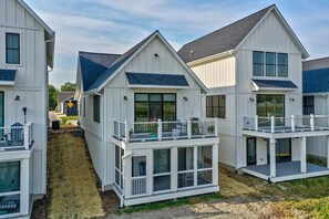 Hus (Make It A Double #30WW) | Exteriör