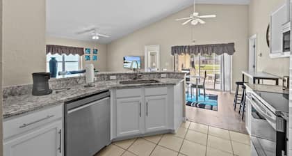 Peaceful home with Pool Dog friendly 4 Bedrooms 3 Bathrooms backyard view water.