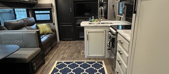 Large Open Range Camper sleeps up to 4 people