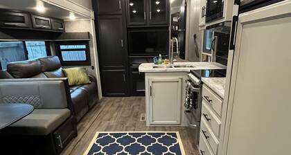 Large Open Range Camper sleeps up to 4 people