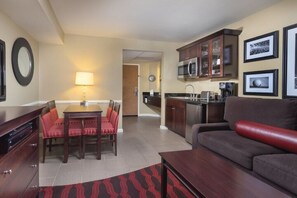 テレビ、DVD プレーヤー