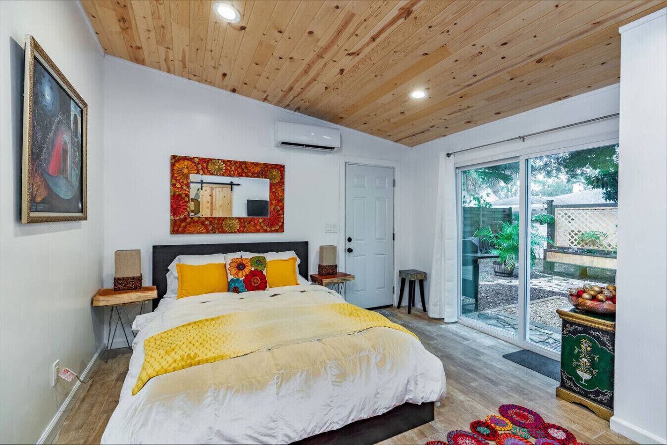 1 bedroom, desk, iron/ironing board, WiFi