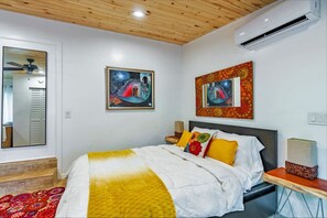 1 bedroom, desk, iron/ironing board, WiFi