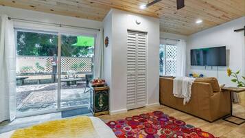 1 bedroom, desk, iron/ironing board, WiFi
