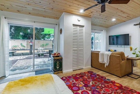 1 bedroom, desk, iron/ironing board, WiFi