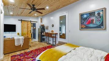 1 bedroom, desk, iron/ironing board, WiFi