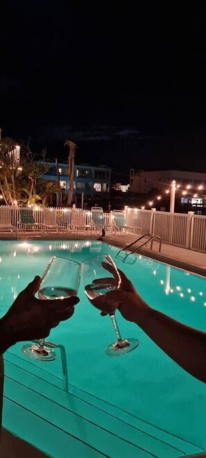 Outdoor pool, a heated pool - Treasure Island - Manatee Lane (Treasure Island)