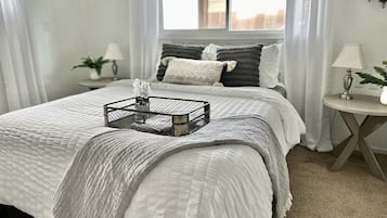 2 chambres, bureau, fer et planche à repasser, accès au Wi-Fi (inclus)