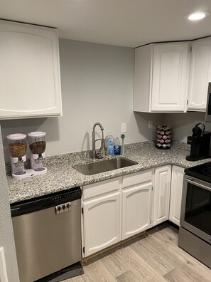 Fridge, microwave, oven, stovetop - Nice, New 2 Bedroom, Orem State Street, close to UVU/BYU (Orem)